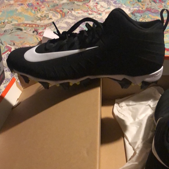 Nike - Picture 2 of 6